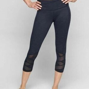 Athleta Women's Black High Waisted Mantra Mesh Workout Capri Leggings size Small